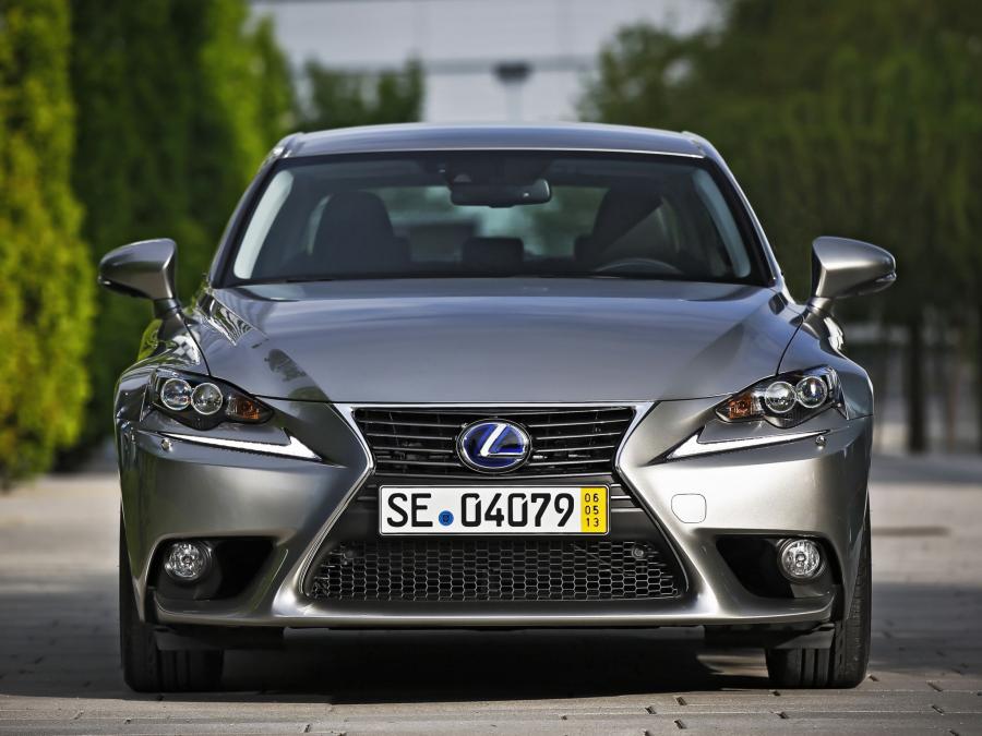  Lexus IS300h 2013 года  (EU) (фото 10 из 16)